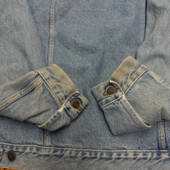 Levis Relaxed Trucker Jacket Mens XL Light Wash Blue Denim Cotton Vintage Style - Picture 4 of 15